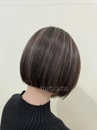 ショート カラー ぱつっとボブ/ 小野あかねのヘアスタイル