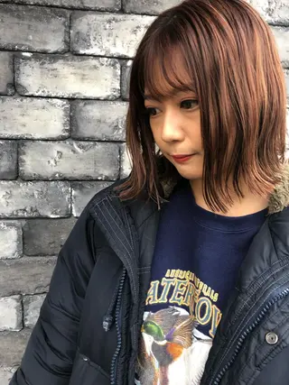 ミディアム カラー 360°キレイな ショートカットのヘアスタイル