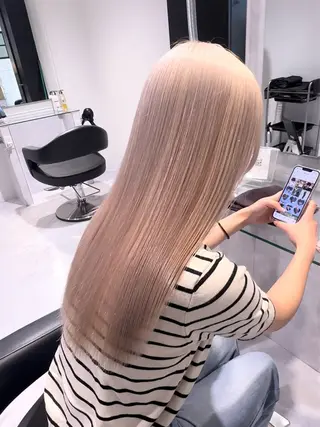 カラー 透明感ハイトーン/ ベージュ/りくとのヘアスタイル