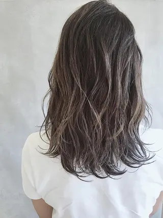ミディアム カラー MOU namba ムウナンバのヘアスタイル