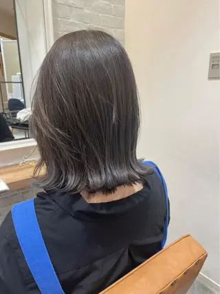 ミディアム 伊藤 麻菜実のヘアスタイル