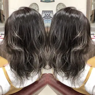 ミディアム カラー M IIのヘアスタイル