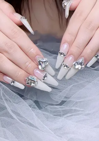 ネイル 🌼リオナ ♥️のネイルデザイン