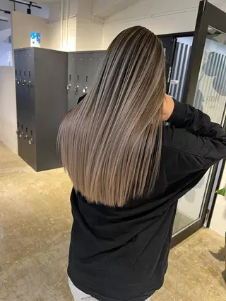 ロング カラー Merly Osakaのヘアスタイル