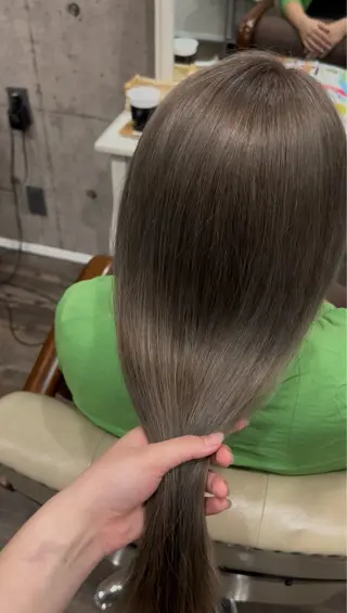 カラー 今野 詩音のヘアスタイル