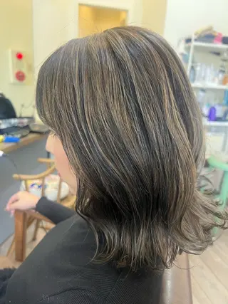 ミディアム カラー 鶴見 和美のヘアスタイル