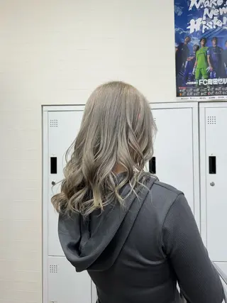 ミディアム apollo 横浜所属・横浜🦋ハイトーン 🫐シャドウルーツのヘアスタイル