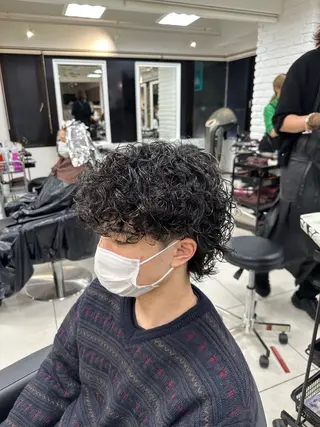 ショート パーマ メンズ フェザーパーマ職人 🪶ryosukeのヘアスタイル