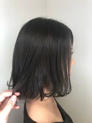 ミディアム カラー ウルフカット／吉村 桃子のヘアスタイル