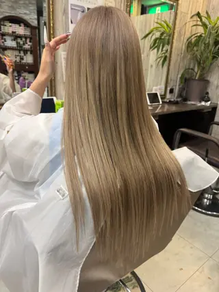 セミロング 土屋朱理/ ハイトーンカラーのヘアスタイル