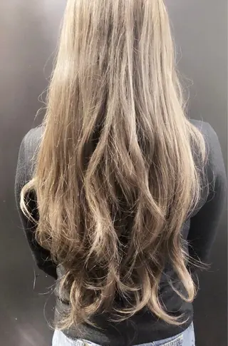 ロング カラー 藤井菜々 （エルベスアクト）のヘアスタイル