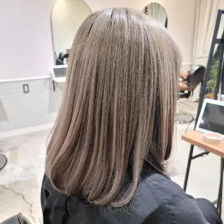 ミディアム カラー 赤松 摩美のヘアスタイル