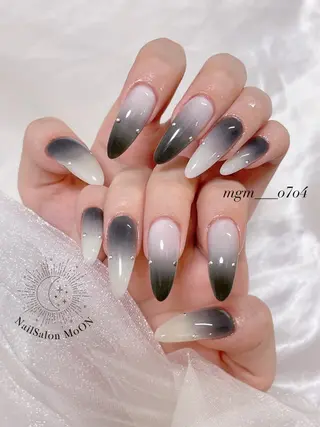 MoON...❤︎ MeGuのネイルデザイン