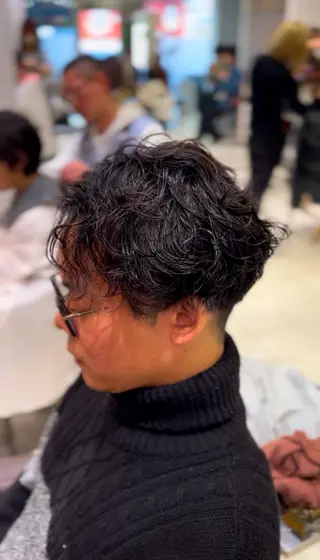 ショート パーマ メンズ ハイトーン× デザイン　Runoのヘアスタイル