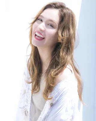 セミロング 代表山口ひな 髪質改善のプロのヘアスタイル