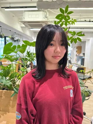 ミディアム 川上 彩夏のヘアスタイル