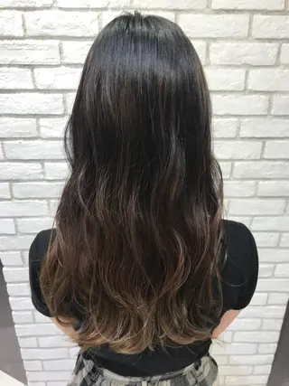 ロング 米良 志織のヘアスタイル