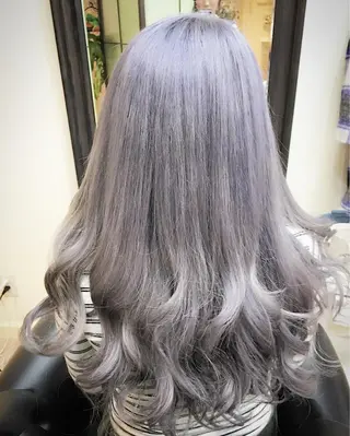 セミロング ロング カラー 鶴見 和美のヘアスタイル