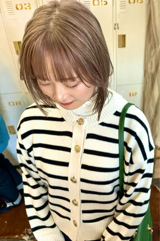 ミディアム カラー LOMARLIE JURIAのヘアスタイル