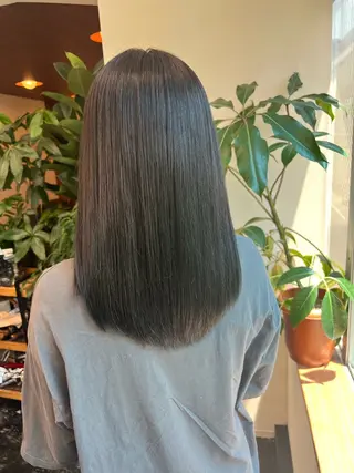 セミロング カラー Garland 表参道所属・ミディアムレイヤー/ 艶カラー🎀 emiのヘアスタイル