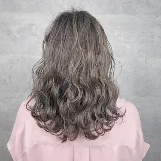 ミディアム カラー _WHITE 天王寺のヘアスタイル