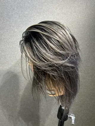 カラー たつや/ハイトーン/ バレイヤージュ/寒色のヘアスタイル