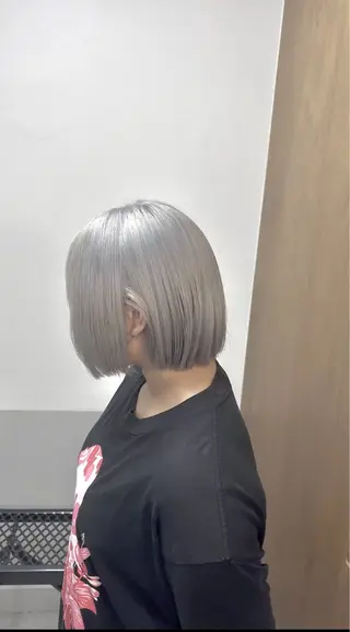 ショート まろやかなベージュ 小池春樹のヘアスタイル