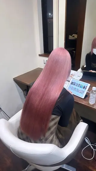 ロング カラー 梨菜/ハイトーン /ブリーチカラーのヘアスタイル