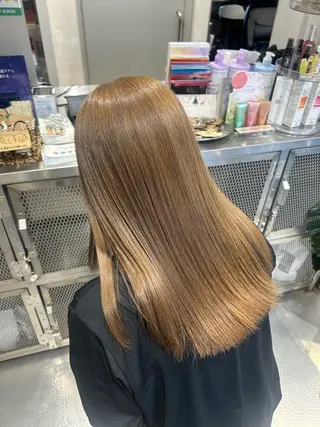 セミロング あやめ🪽 オリーブ/ハイトーンのヘアスタイル