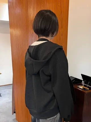 ショート カラー toi【トワ】所属・安達 俊亮のヘアスタイル