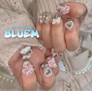 ネイル BLUEM なな🐶のネイルデザイン