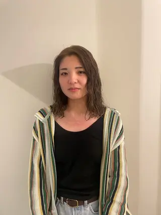 ミディアム カラー 渋谷 留菜のヘアスタイル