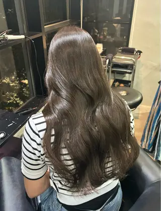 セミロング カラー オリーブベージュ 🫒🩶Rianaのヘアスタイル