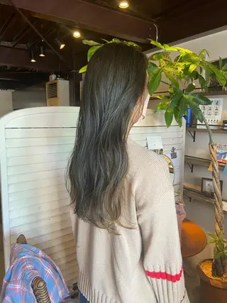 ロング カラー 吉川 愛美李のヘアスタイル