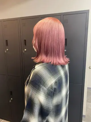 ミディアム maco 艶感ハイトーン🦋のヘアスタイル