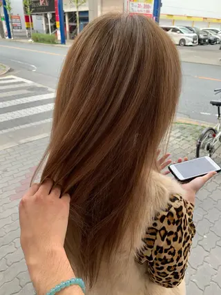 セミロング カラー ヘアアレンジ 今村公介 ブリーチ特化、派手髪のヘアスタイル