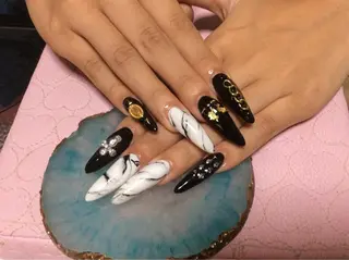 ネイル フラワー ムーンのネイルデザイン