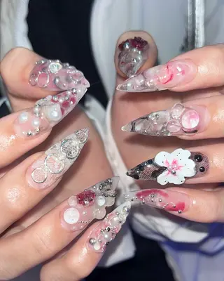 ネイル Mariris所属・ᗷᗩᑎSᗩ ᑎᗩIᒪ ՏᗩᒪOᑎのネイルデザイン