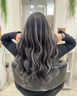 ロング KR2S中百舌鳥店所属・山中 萌香のヘアスタイル