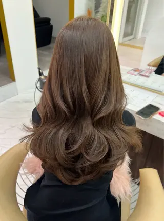 ロング カラー kumu 栄のヘアスタイル