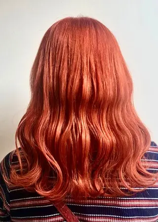 セミロング もにか🌞原宿/渋谷 🌝ブリーチカラーのヘアスタイル