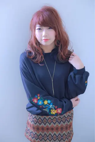 ロング 伊藤 裕貴のヘアスタイル