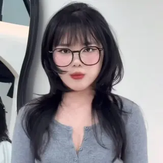 ミディアム SHIN レイヤー‪‪カットのヘアスタイル