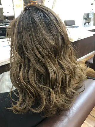 ロング カラー ヘアアレンジ Well's TAIGAのヘアスタイル