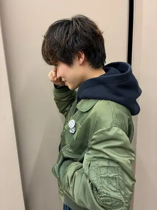 カラー メンズ 兼松 佑華のヘアスタイル