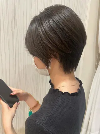 ショート カラー 飯塚 愛美のヘアスタイル