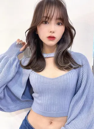 セミロング レイヤーカット、 大人可愛い　中村美羅のヘアスタイル