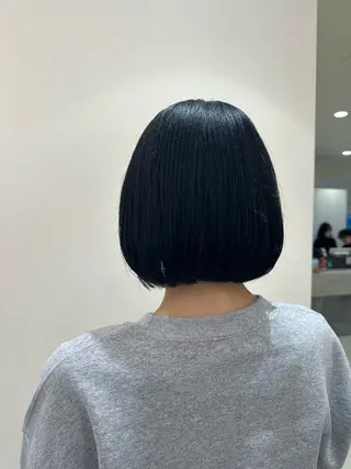 ショート カラー タイトボブ個性派カラ ーAKANEのヘアスタイル