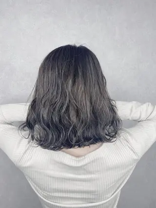 ミディアム _White所属・ＳＨＩ ＺＵのヘアスタイル