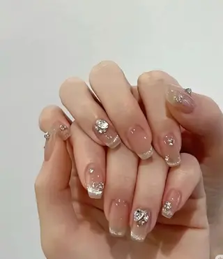 ネイル 高木 維麗絲のネイルデザイン